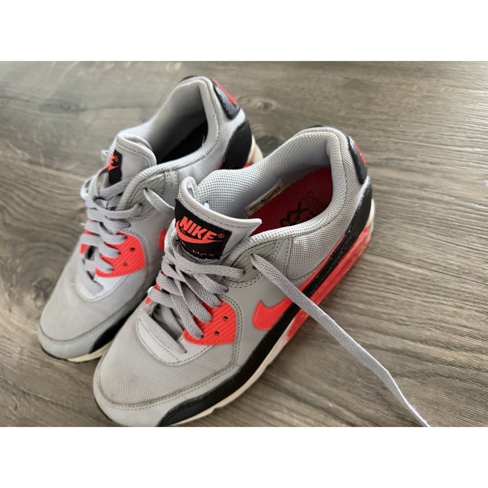 NIKE AIR MAX 90 ESSENTIAL #616730-014 WOMEN  SHOES SIZE 8.